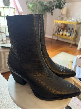 Matisse Black Textured Pointed-Toe Ankle Booties